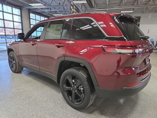 Velvet Red Pearl-Coat Exterior Paint 2026 Jeep Grand Cherokee Limited