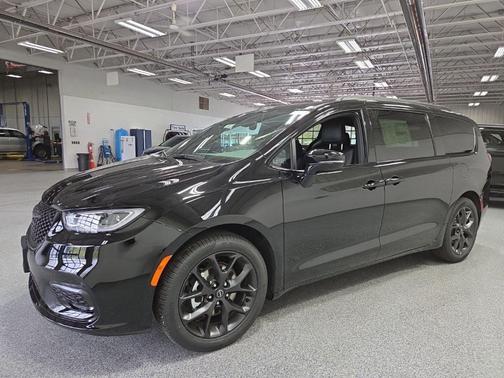 Diamond Black 2026 Chrysler Pacifica L