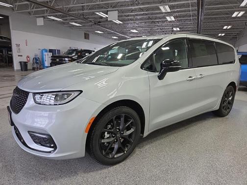 2026 Chrysler Pacifica L