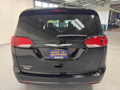 2026 Chrysler Voyager LX