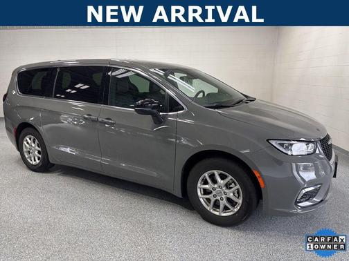 Ceramic Gray Clearcoat 2025 Chrysler Pacifica L