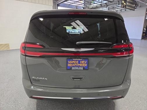 2025 Chrysler Pacifica L
