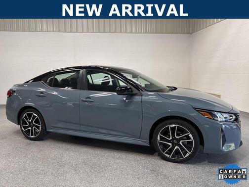 Atlantic Gray Metallic/Super Black 2024 Nissan Sentra SR