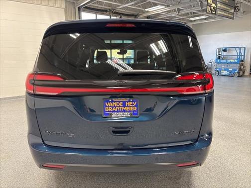 2025 Chrysler Pacifica Limited