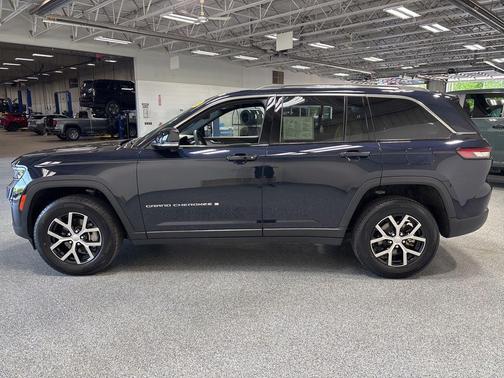Midnight Sky 2023 Jeep Grand Cherokee Limited