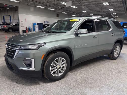 Silver Sage Metallic 2023 Chevrolet Traverse LT Leather