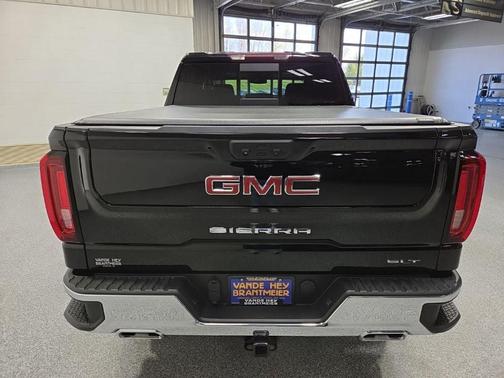 Onyx Black 2023 GMC Sierra 1500 SLT