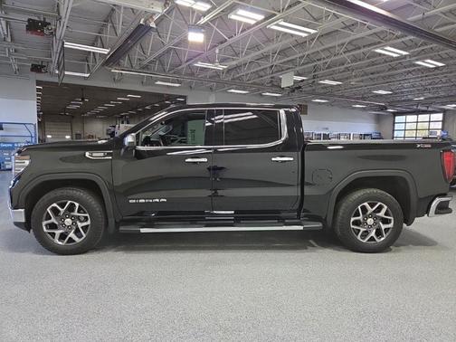 Onyx Black 2023 GMC Sierra 1500 SLT