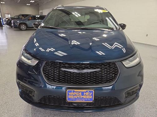 Fathom Blue Pearlcoat 2025 Chrysler Pacifica Limited