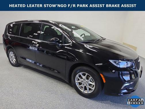 Diamond Black Crystal Pearlcoat 2025 Chrysler Pacifica L