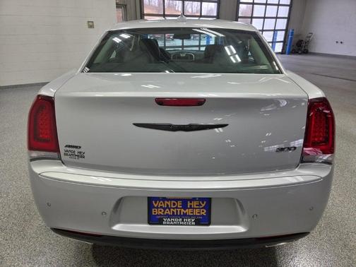 2023 Chrysler 300 Touring