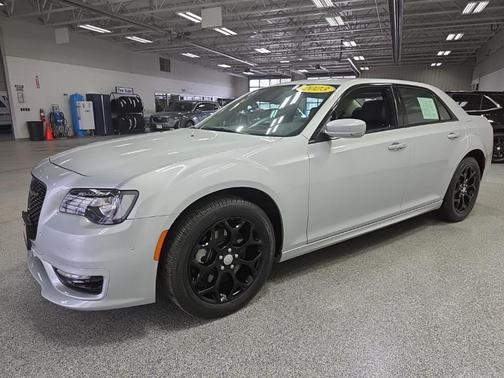 2023 Chrysler 300 Touring