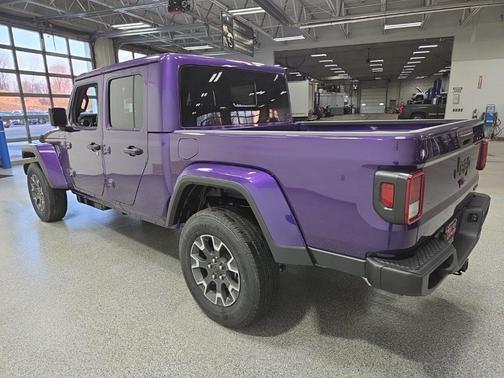 2026 Jeep Gladiator Sahara 4x4