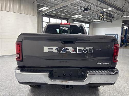 2025 RAM 2500 Tradesman Crew Cab 4x4 6'4' Box