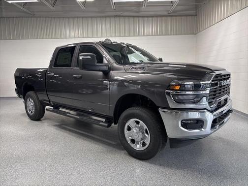 2025 RAM 2500 Tradesman Crew Cab 4x4 6'4' Box