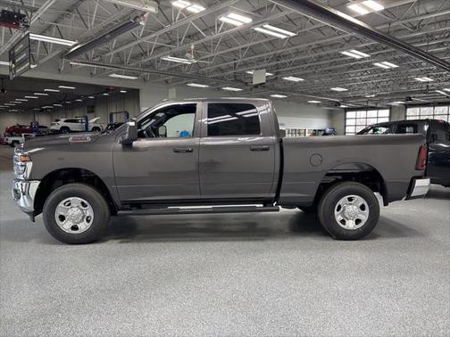 2025 RAM 2500 Tradesman Crew Cab 4x4 6'4' Box