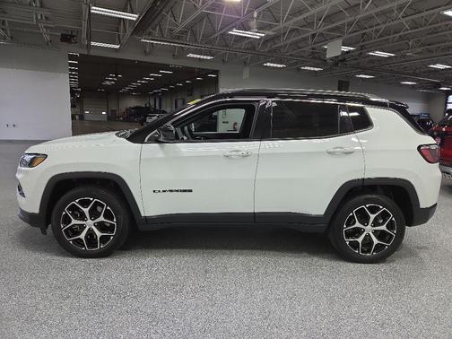 Bright White Clearcoat 2024 Jeep Compass Limited