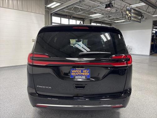 2025 Chrysler Pacifica L