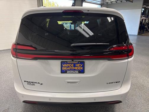 2026 Chrysler Pacifica Limited