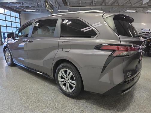 2022 Toyota Sienna Platinum