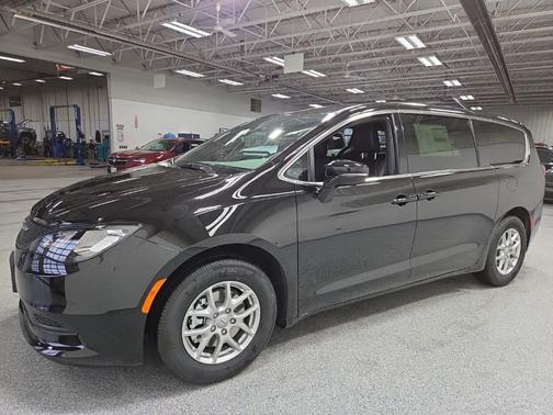 Diamond Black 2026 Chrysler Voyager LX