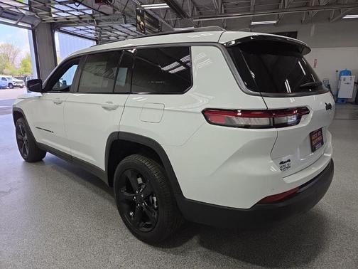Bright White Clear-Coat Exterior Paint 2026 Jeep Grand Cherokee Limited