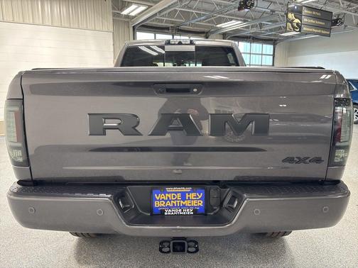 2017 RAM 3500 Big Horn Crew Cab 4x4 6'4' Box