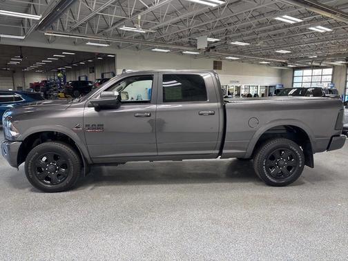2017 RAM 3500 Big Horn Crew Cab 4x4 6'4' Box