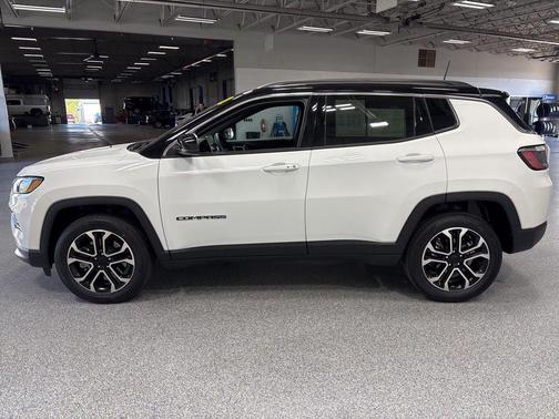 Bright White Clearcoat 2024 Jeep Compass Limited