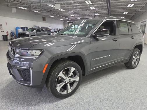 Baltic Gray Metallic Clear-Coat Exterior Paint 2026 Jeep Grand Cherokee Limited