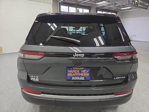 Baltic Gray Metallic Clear-Coat Exterior Paint 2026 Jeep Grand Cherokee Limited