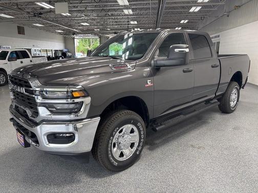 2025 RAM 2500 Tradesman Crew Cab 4x4 6'4' Box
