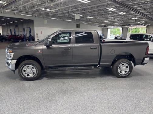 2025 RAM 2500 Tradesman Crew Cab 4x4 6'4' Box