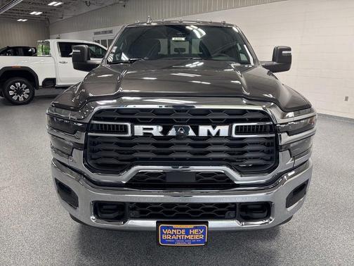 2025 RAM 2500 Tradesman Crew Cab 4x4 6'4' Box