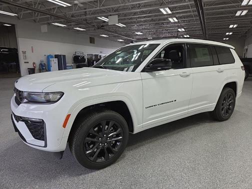 Bright White Clear-Coat Exterior Paint 2026 Jeep Grand Cherokee Limited