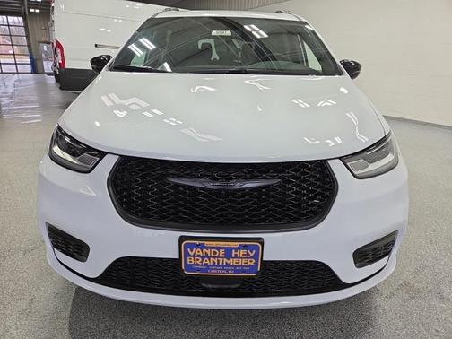 2026 Chrysler Pacifica L