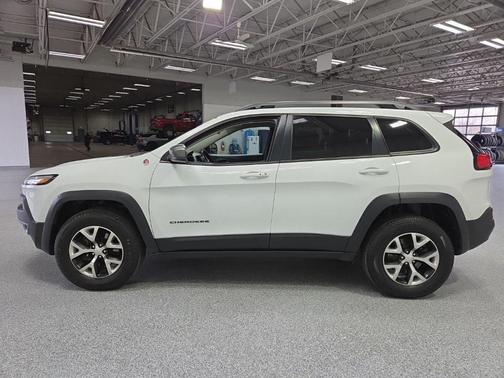 Bright White Clearcoat 2018 Jeep Cherokee Trailhawk