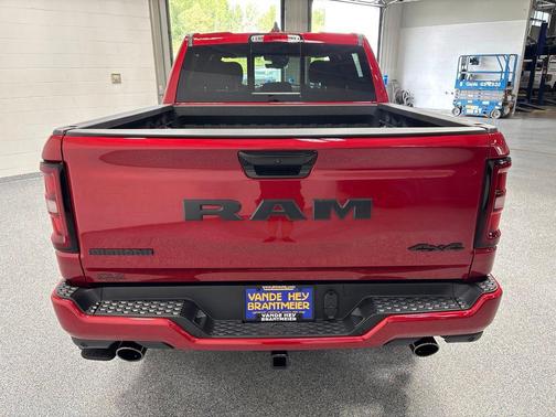 Molten Red Pearlcoat 2026 RAM 1500 Big Horn/Lone Star