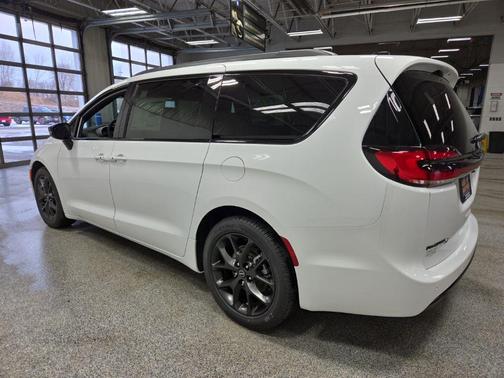 2026 Chrysler Pacifica L