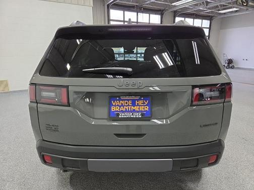 Sting-Gray Clearcoat 2026 Jeep Cherokee Limited