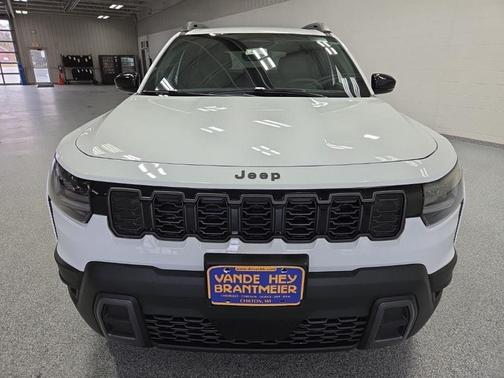 Bright White Clearcoat 2026 Jeep Cherokee Limited