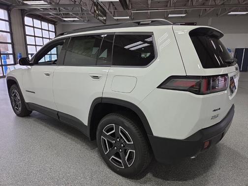 Bright White Clearcoat 2026 Jeep Cherokee Limited