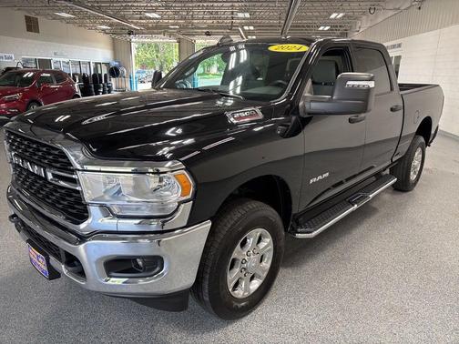 2024 RAM 2500 Big Horn Crew Cab 4x4 6'4' Box