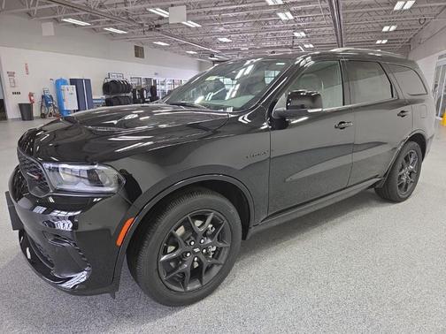 Diamond Black Clear-Coat Exterior Paint 2026 Dodge Durango GT Plus