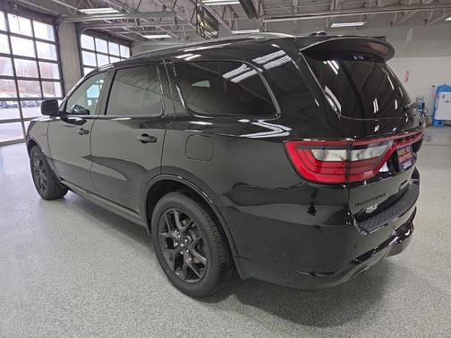 Diamond Black Clear-Coat Exterior Paint 2026 Dodge Durango GT Plus