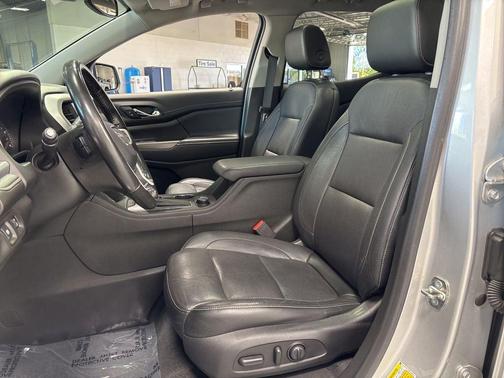 Quicksilver Metallic 2019 GMC Acadia SLT-1
