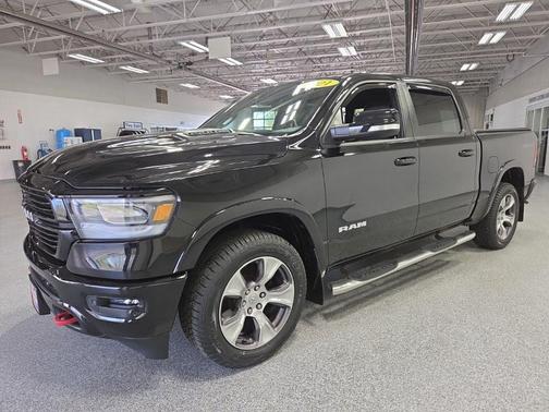 Diamond Black Crystal Pearlcoat 2021 RAM 1500 Laramie