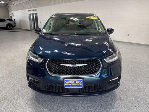 Fathom Blue Pearlcoat 2023 Chrysler Pacifica Touring L