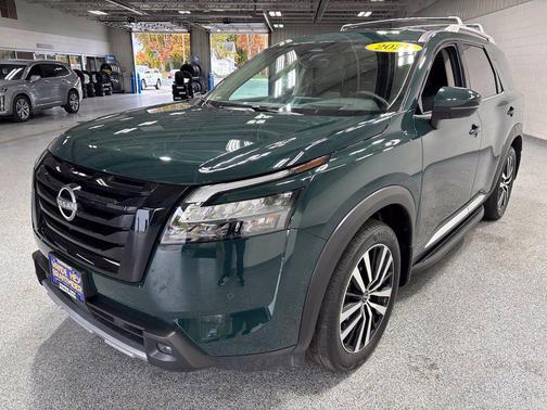 Obsidian Green Pearl 2025 Nissan Pathfinder Platinum 4WD