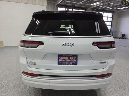 Bright White Clear-Coat Exterior Paint 2026 Jeep Grand Cherokee Summit